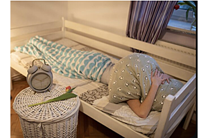 How to Get Enough Sleep in a Noisy Dorm